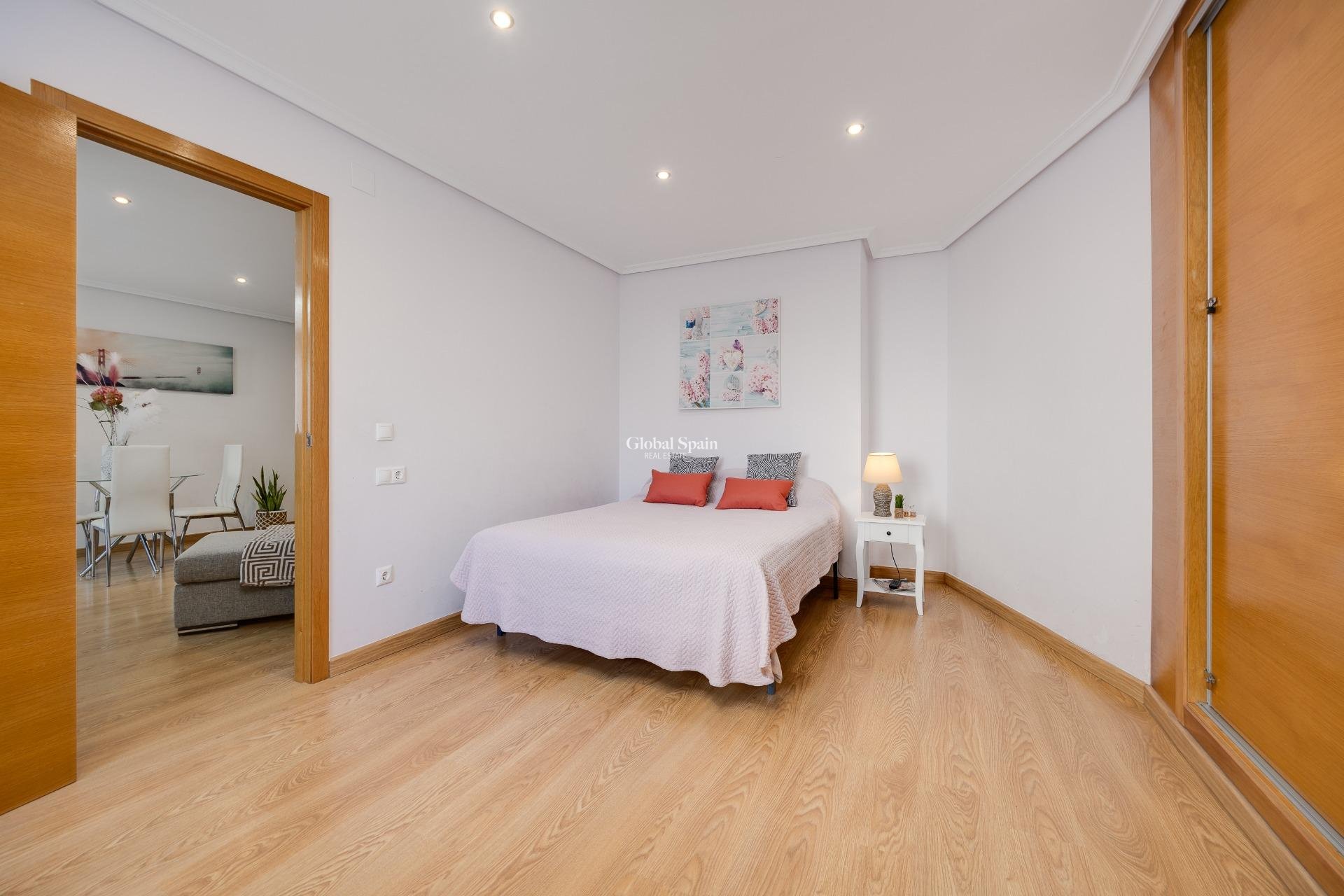 Revente - APPARTEMENT -
TORREVIEJA - Center