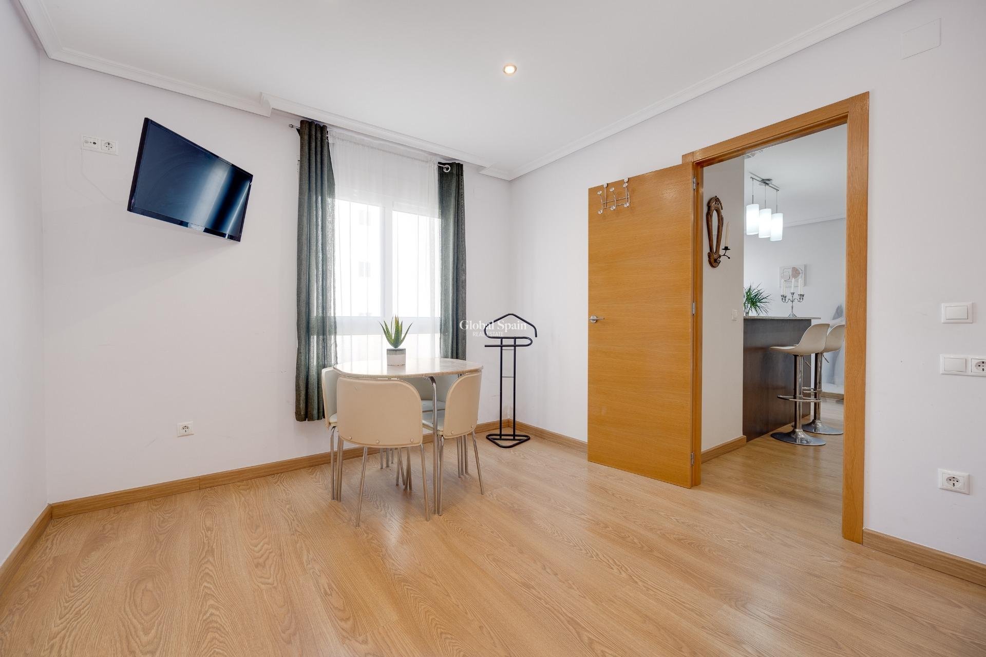 Revente - APPARTEMENT -
TORREVIEJA - Center
