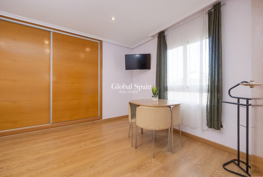 Revente - APPARTEMENT -
TORREVIEJA - Center