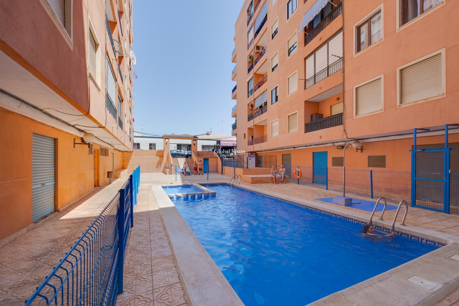 Revente - APPARTEMENT -
TORREVIEJA - Center