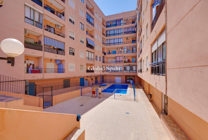 Revente - APPARTEMENT -
TORREVIEJA - Center