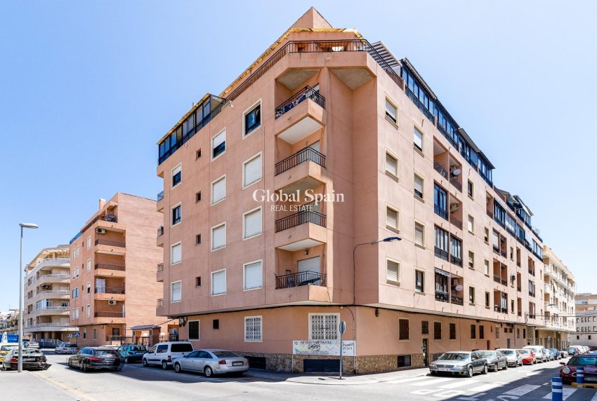 Revente - APPARTEMENT -
TORREVIEJA - Center