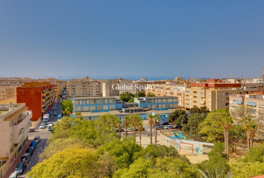 Revente - APPARTEMENT -
TORREVIEJA - Center