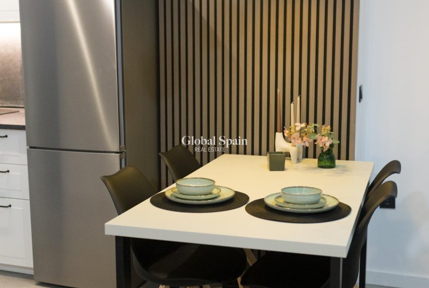 Revente - APPARTEMENT -
TORREVIEJA - Center