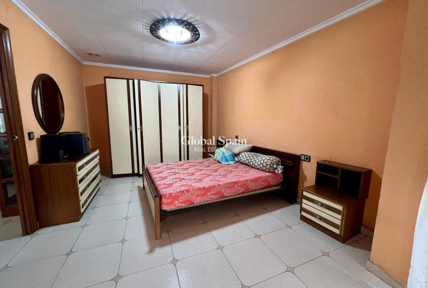 Revente - APPARTEMENT -
TORREVIEJA - Center