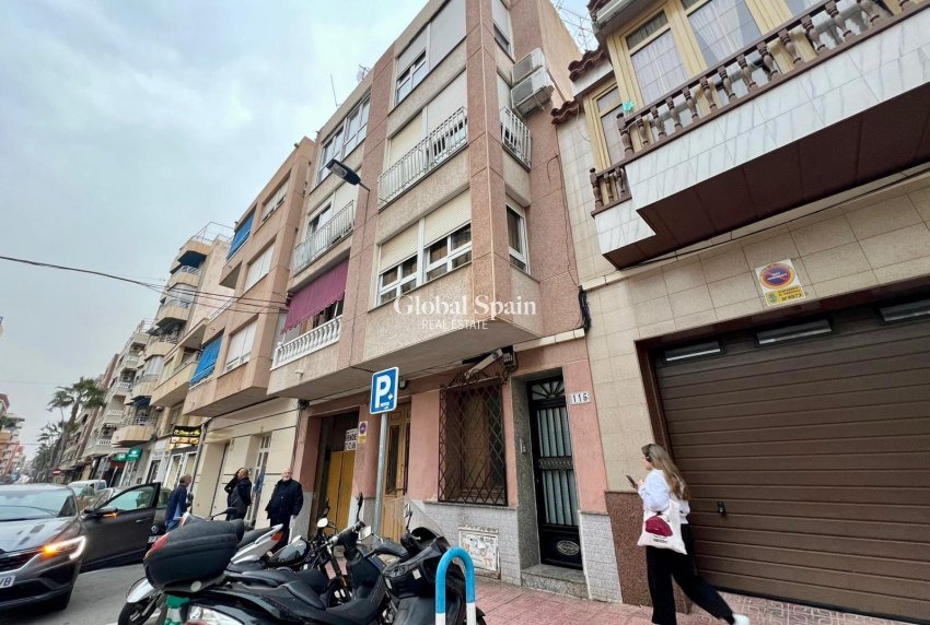 Revente - APPARTEMENT -
TORREVIEJA - Center