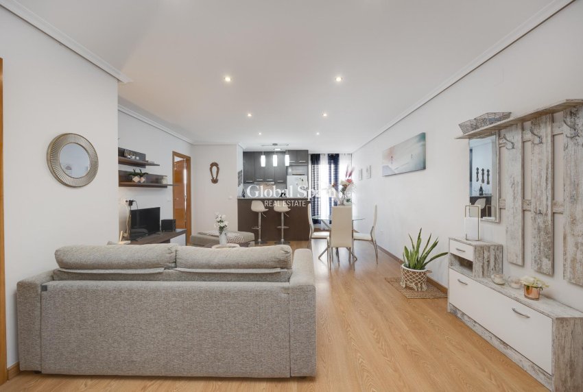 Revente - APPARTEMENT -
TORREVIEJA - Center