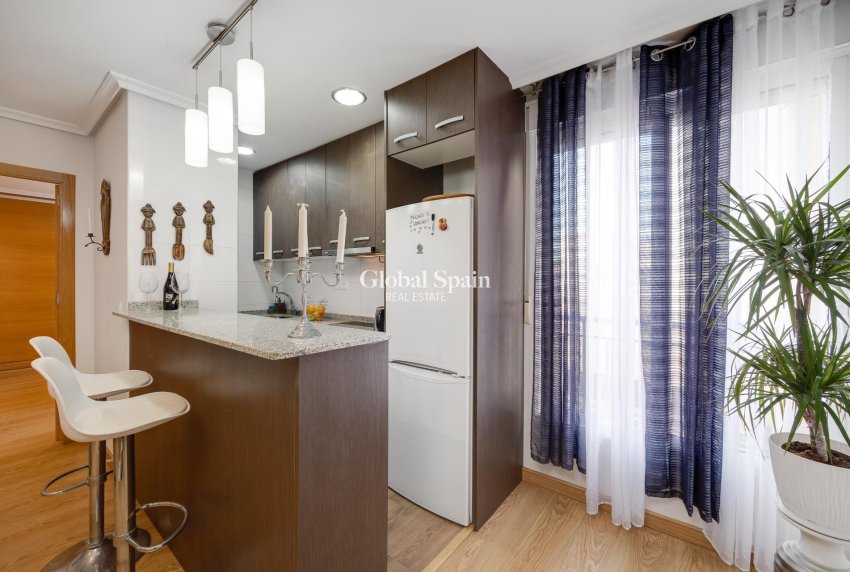 Revente - APPARTEMENT -
TORREVIEJA - Center