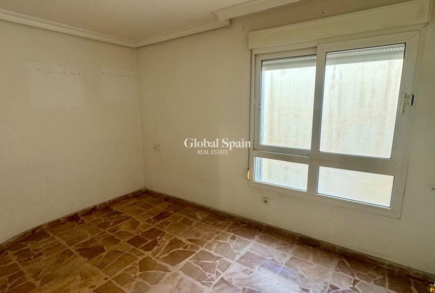 Revente - APPARTEMENT -
TORREVIEJA - Center