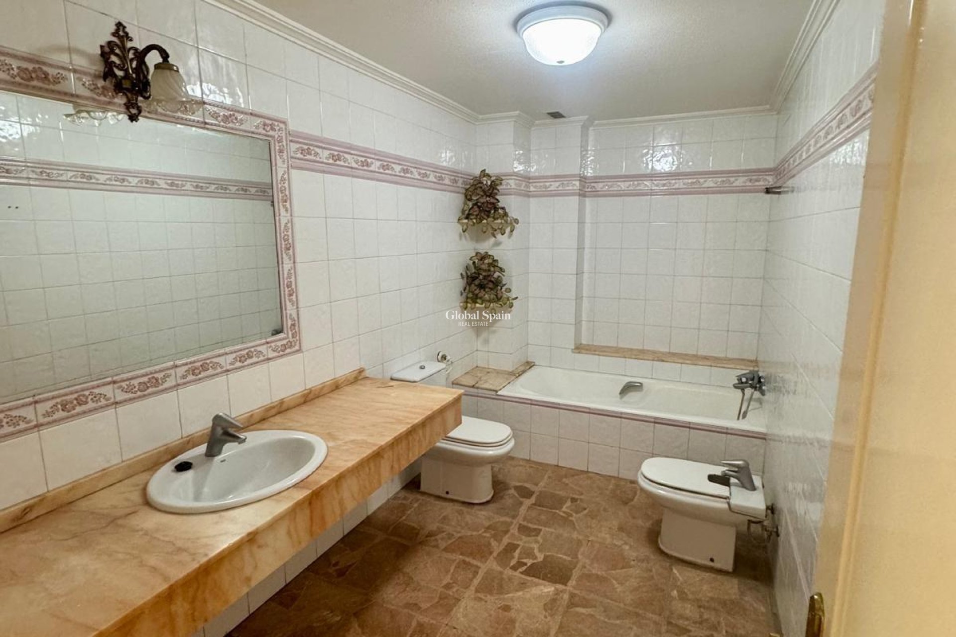 Revente - APPARTEMENT -
TORREVIEJA - Center
