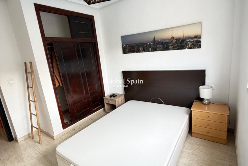 Revente - APPARTEMENT -
TORREVIEJA - Center