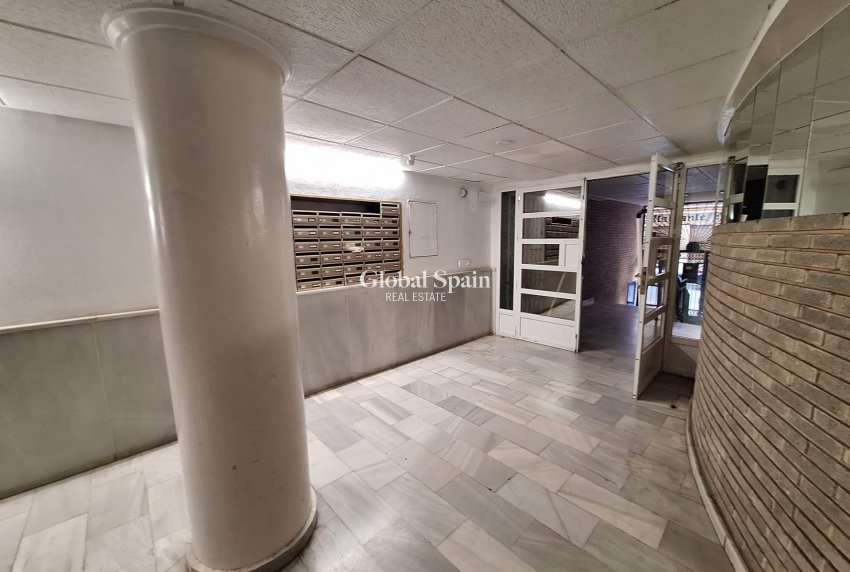 Revente - APPARTEMENT -
TORREVIEJA - Center