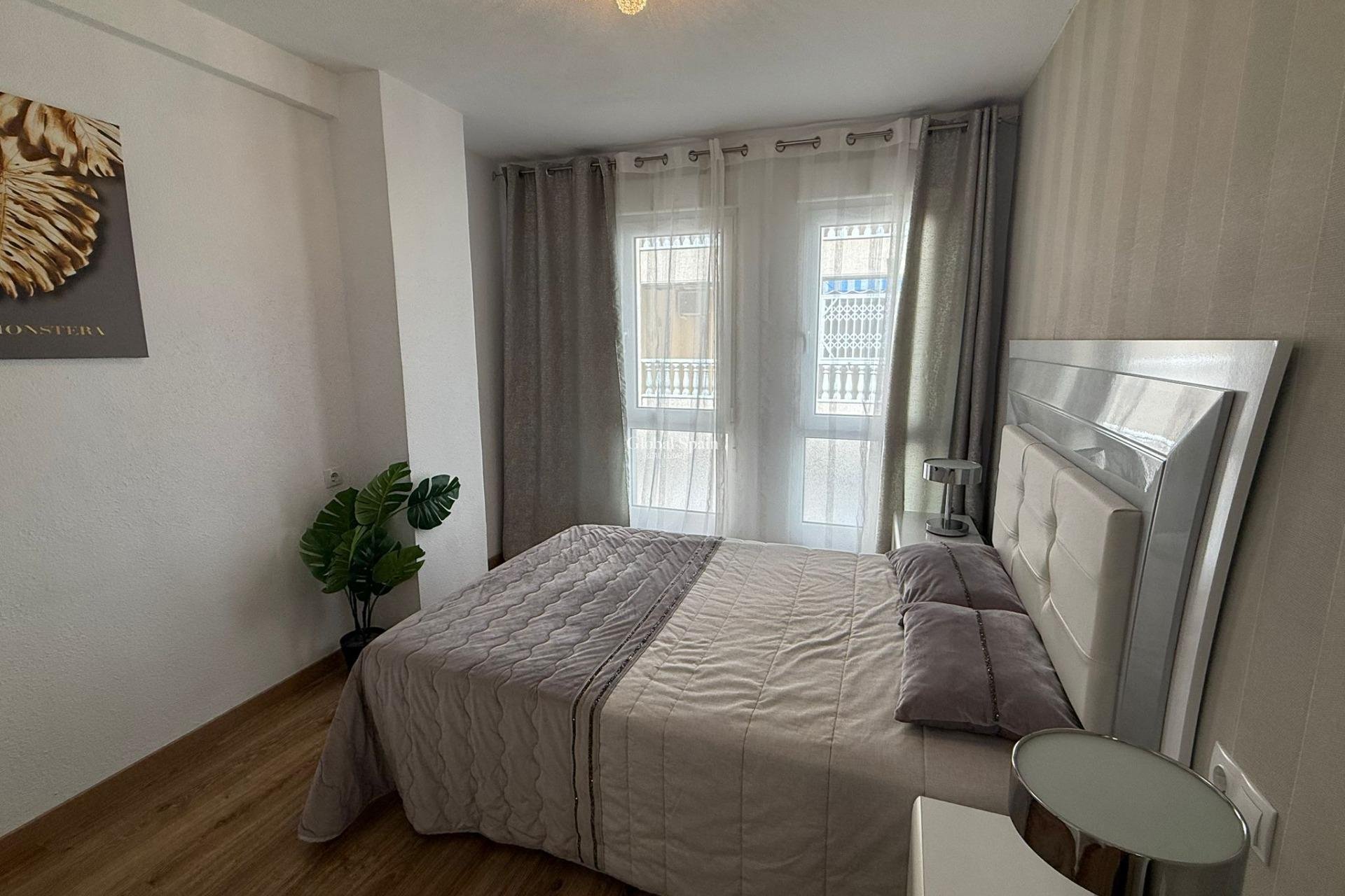 Revente - APPARTEMENT -
TORREVIEJA - Center