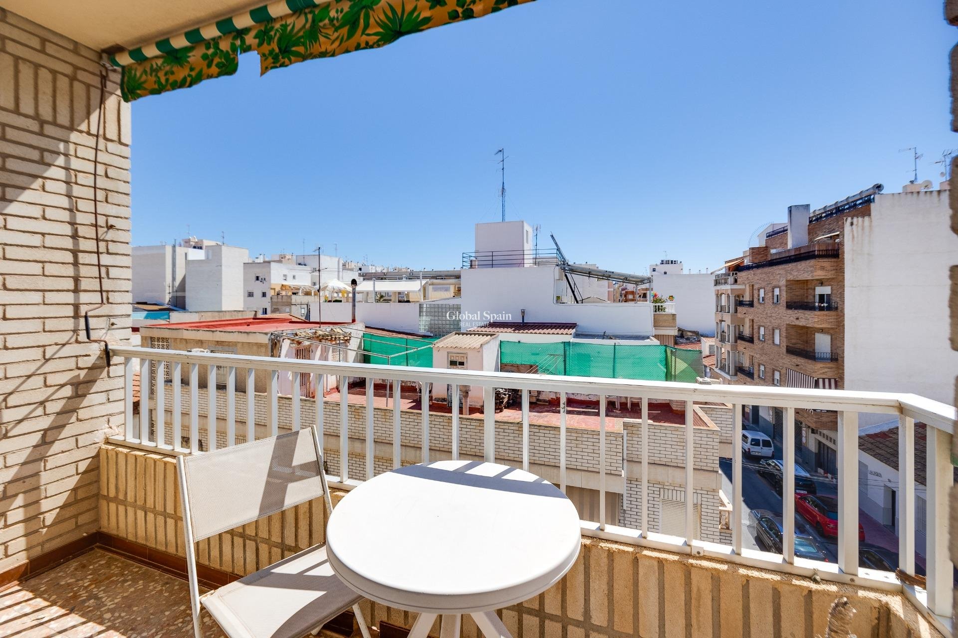 Revente - APPARTEMENT -
TORREVIEJA - Center