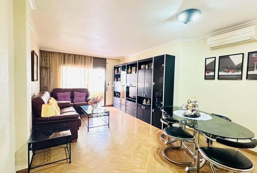 Revente - APPARTEMENT -
TORREVIEJA - Center