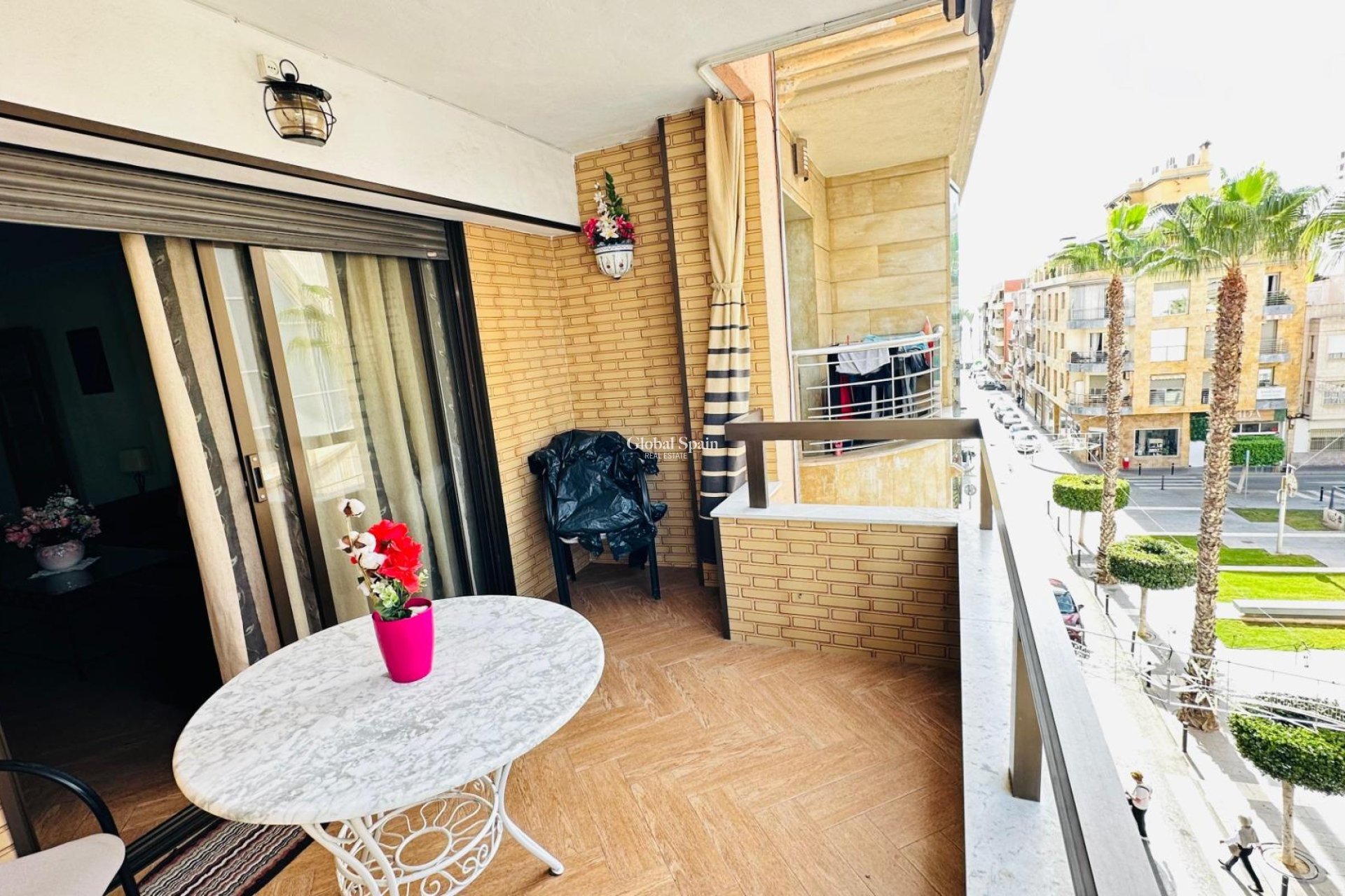 Revente - APPARTEMENT -
TORREVIEJA - Center