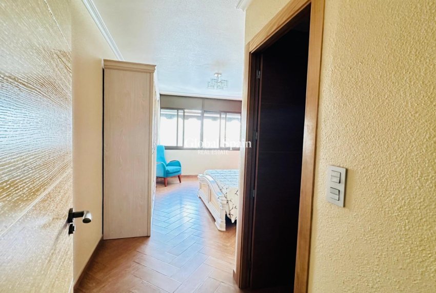 Revente - APPARTEMENT -
TORREVIEJA - Center