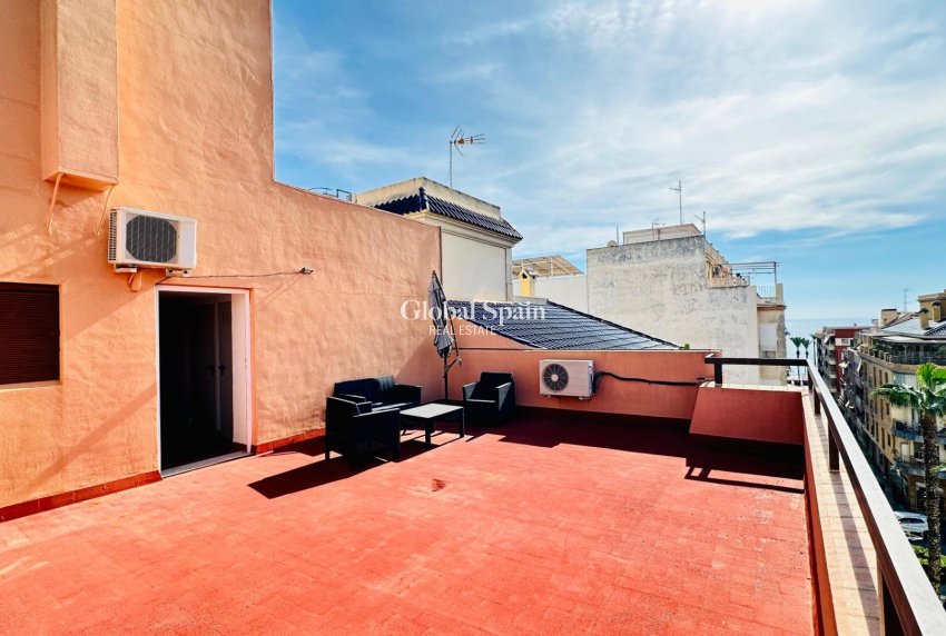 Revente - APPARTEMENT -
TORREVIEJA - Center