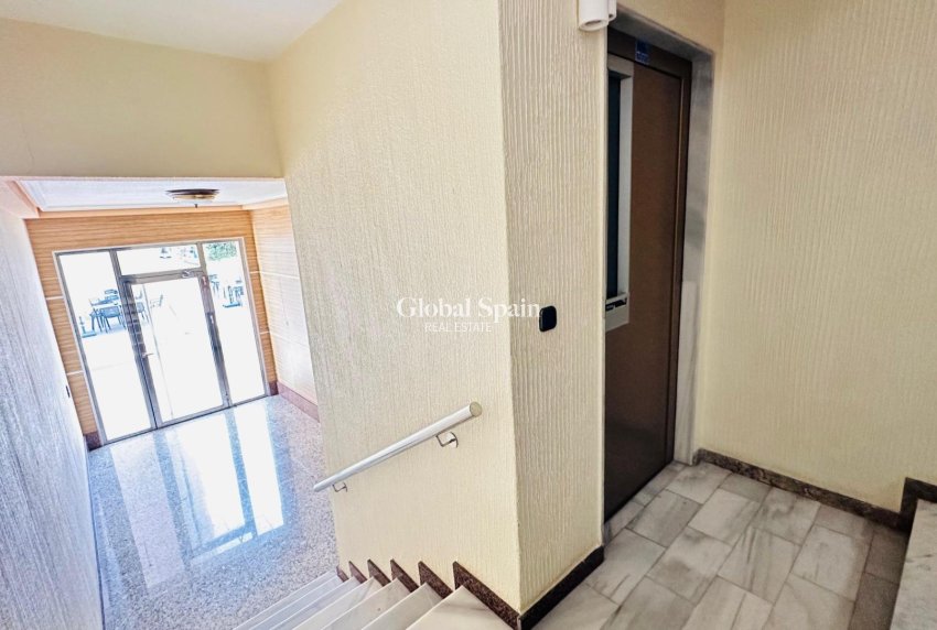 Revente - APPARTEMENT -
TORREVIEJA - Center