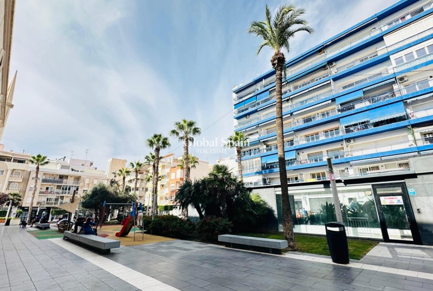 Revente - APPARTEMENT -
TORREVIEJA - Center