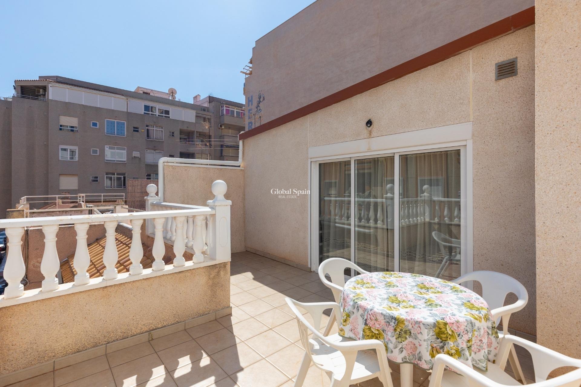 Revente - APPARTEMENT -
TORREVIEJA - Center