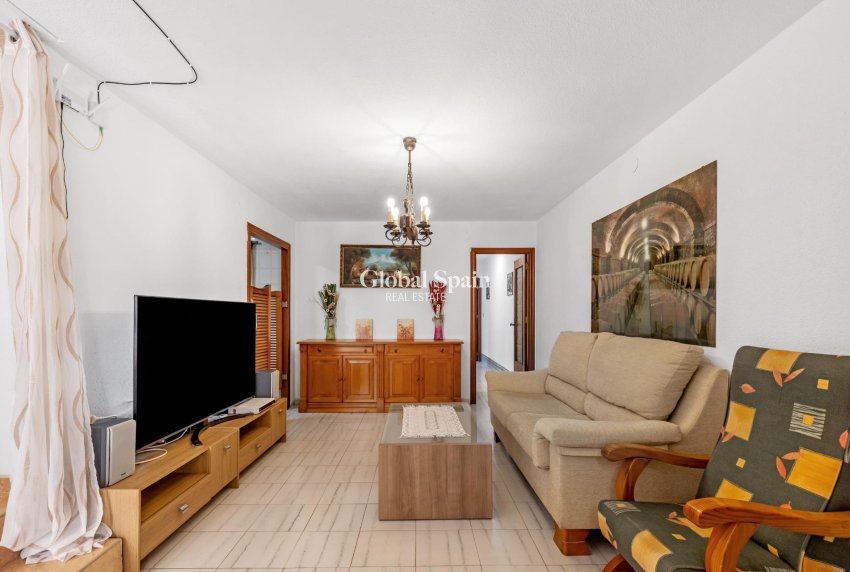 Revente - APPARTEMENT -
TORREVIEJA - Center