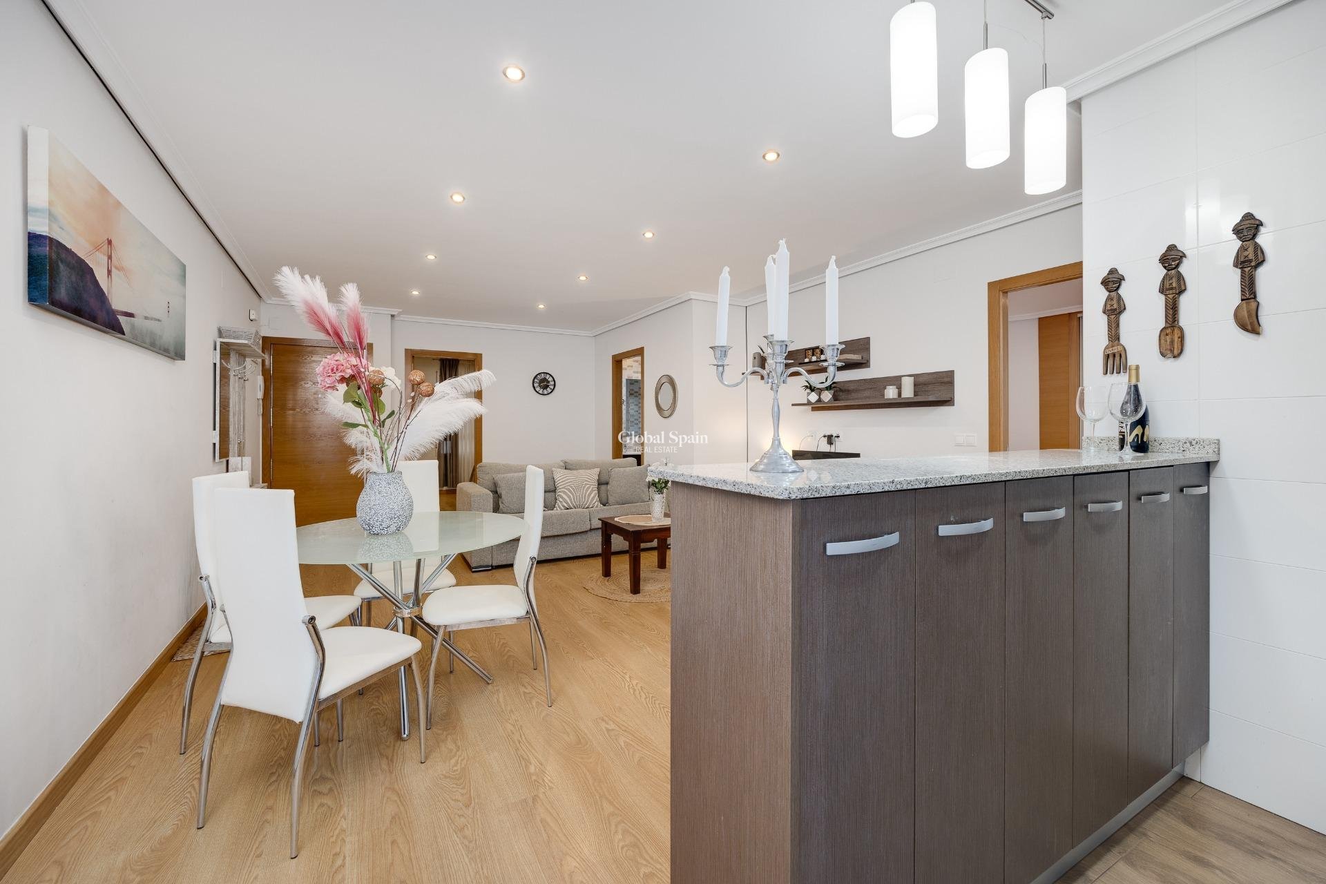 Revente - APPARTEMENT -
TORREVIEJA - Center