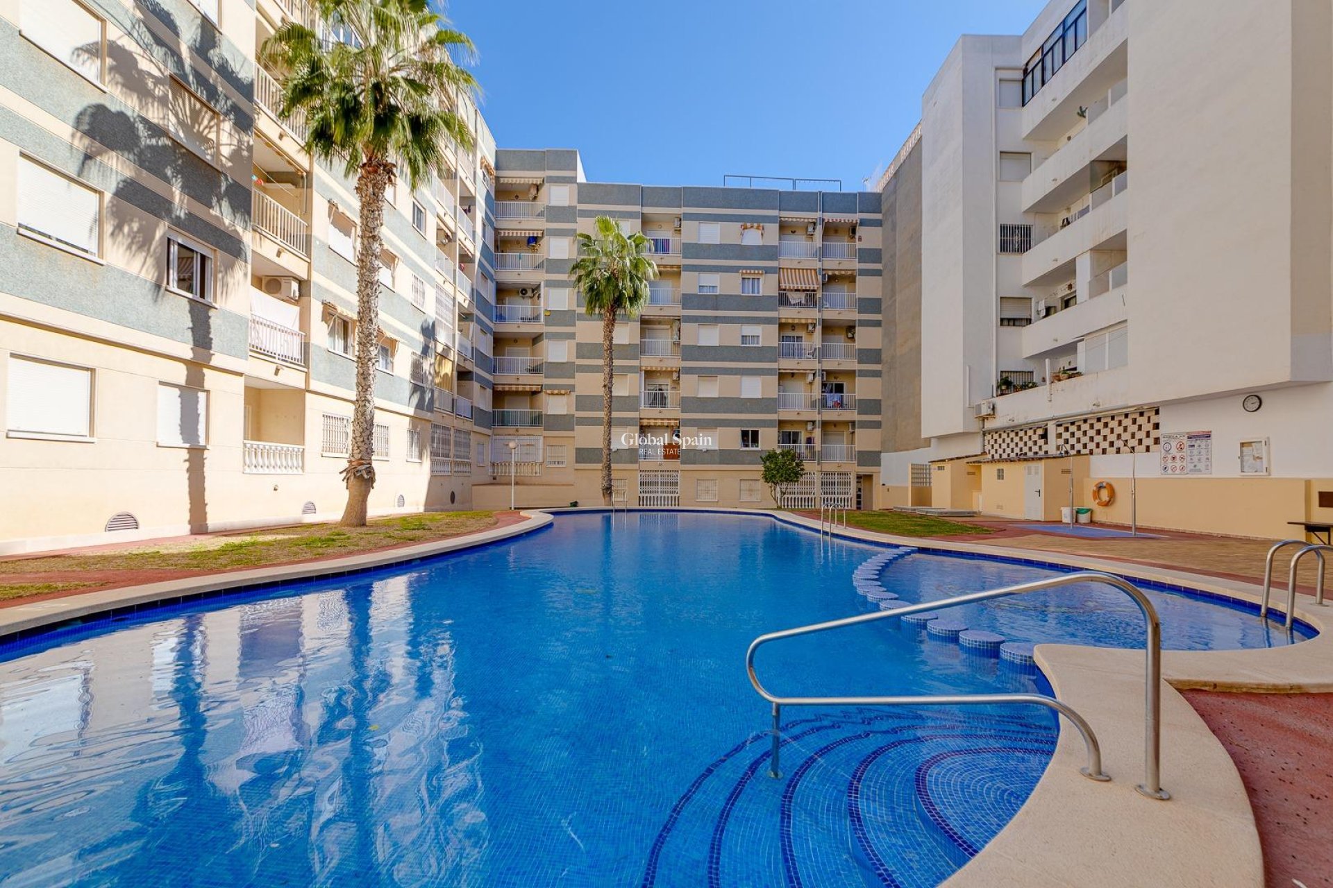 Revente - APPARTEMENT -
TORREVIEJA - Center