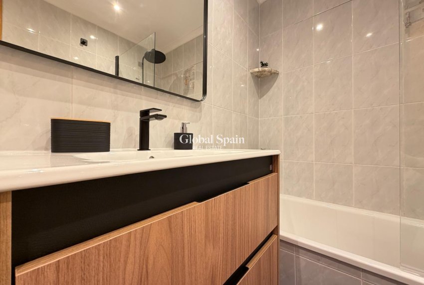 Revente - APPARTEMENT -
TORREVIEJA - Center