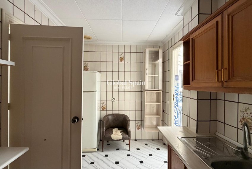 Revente - APPARTEMENT -
TORREVIEJA - Center