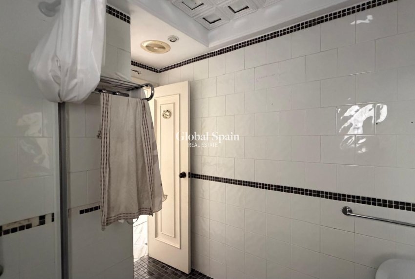 Revente - APPARTEMENT -
TORREVIEJA - Center