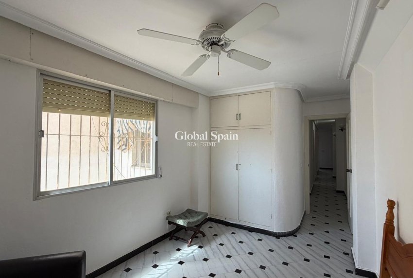 Revente - APPARTEMENT -
TORREVIEJA - Center