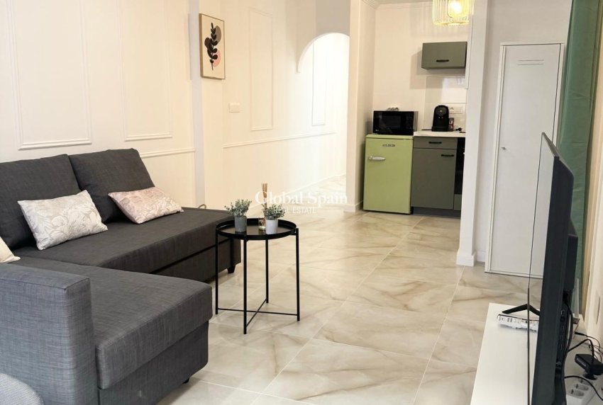 Revente - APPARTEMENT -
TORREVIEJA - Center