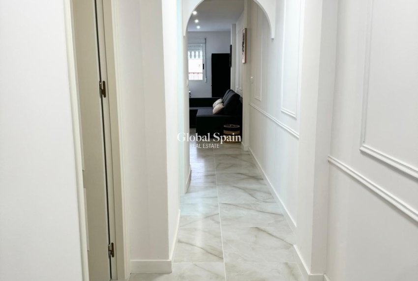 Revente - APPARTEMENT -
TORREVIEJA - Center