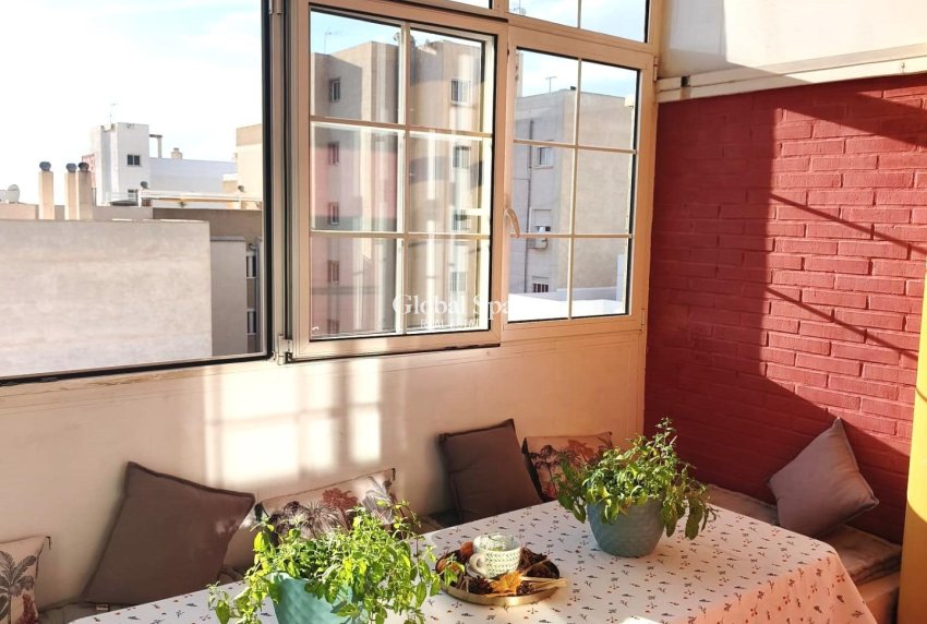Revente - APPARTEMENT -
TORREVIEJA - Center