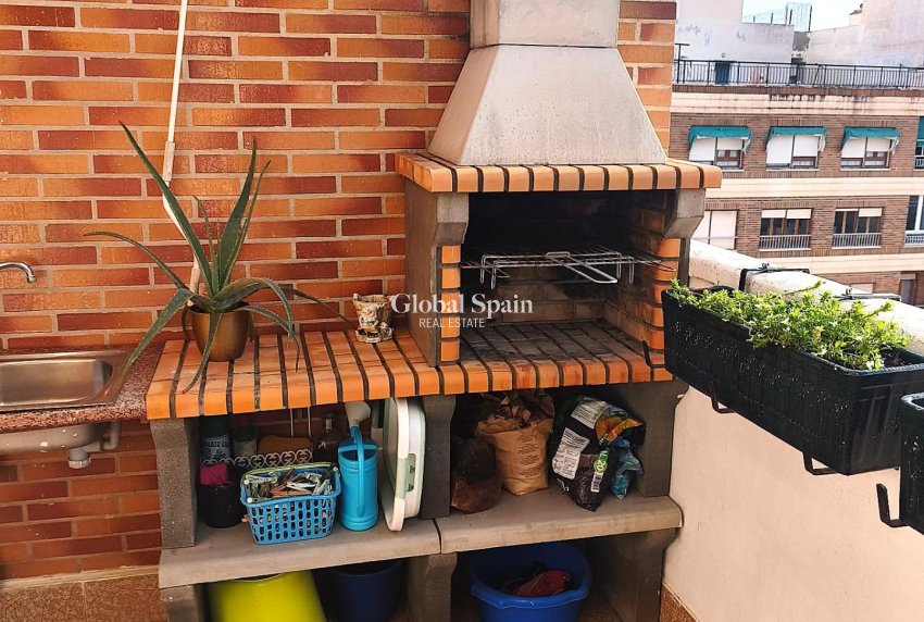 Revente - APPARTEMENT -
TORREVIEJA - Center