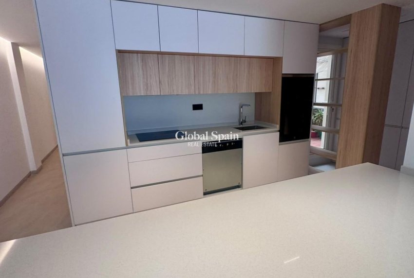 Revente - APPARTEMENT -
TORREVIEJA - Center