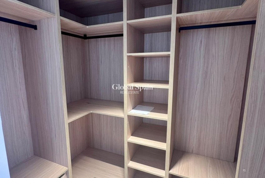 Revente - APPARTEMENT -
TORREVIEJA - Center