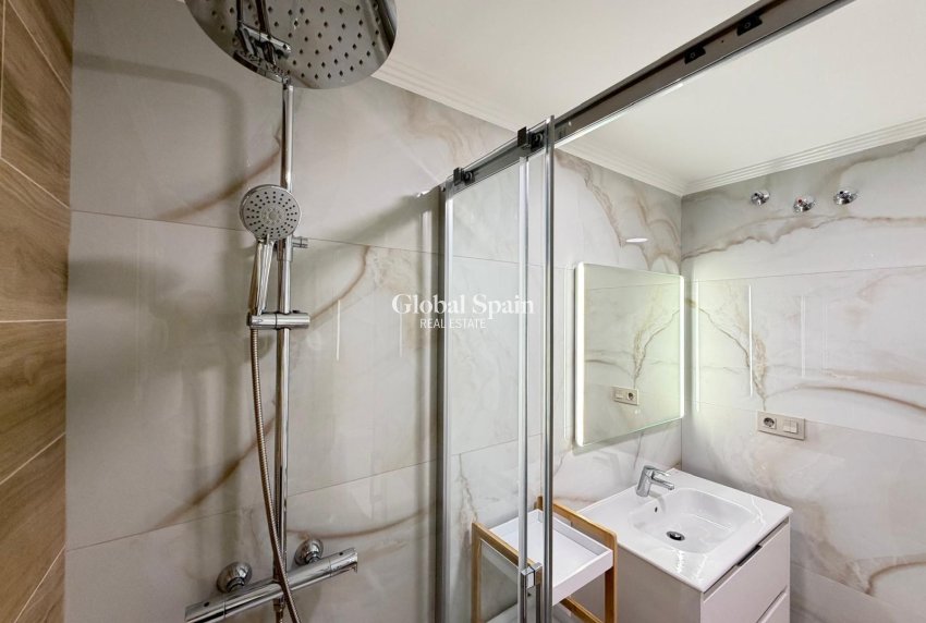 Revente - APPARTEMENT -
TORREVIEJA - Center