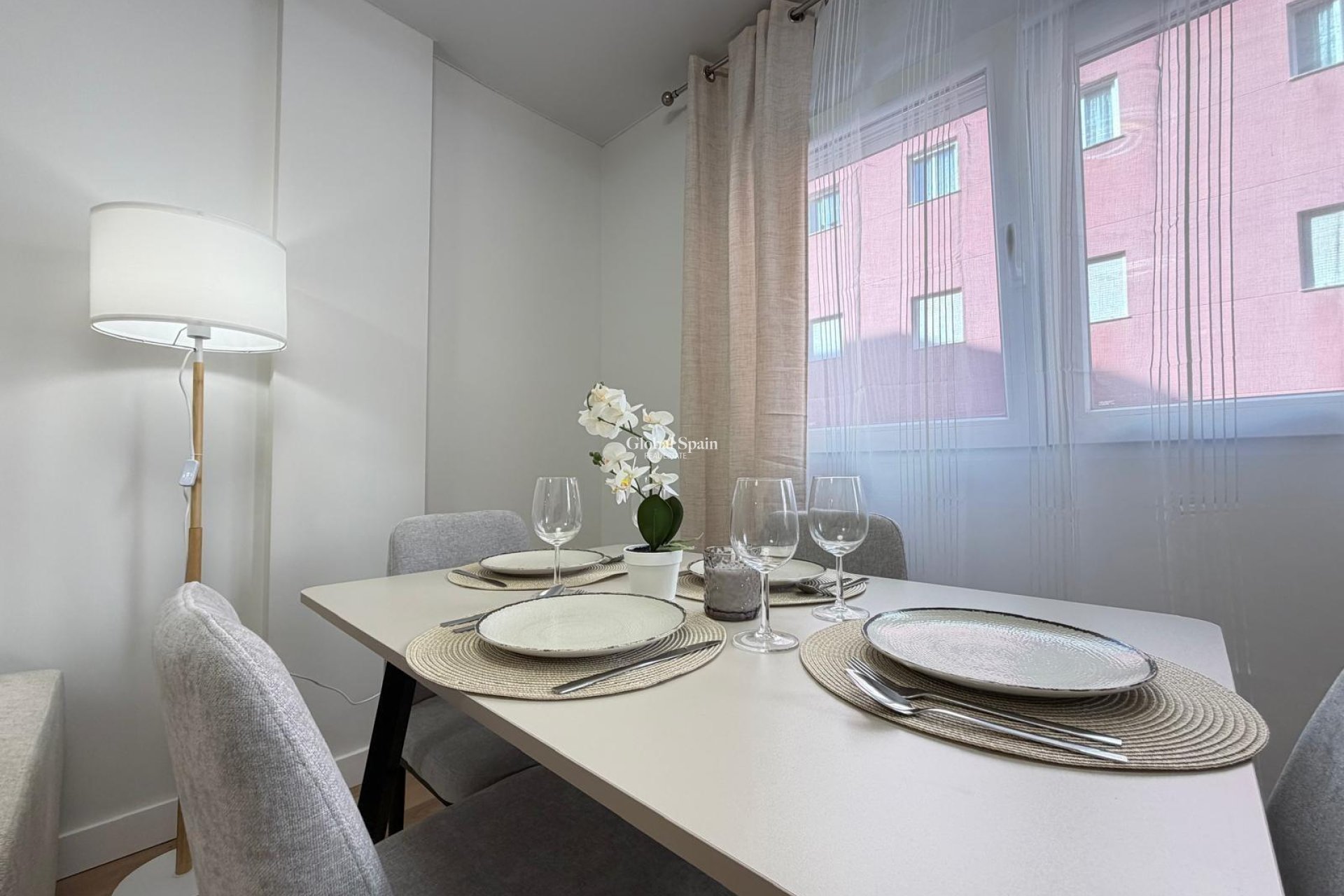 Revente - APPARTEMENT -
TORREVIEJA - Center