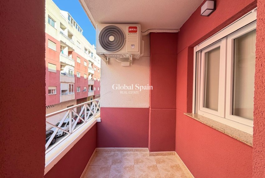 Revente - APPARTEMENT -
TORREVIEJA - Center