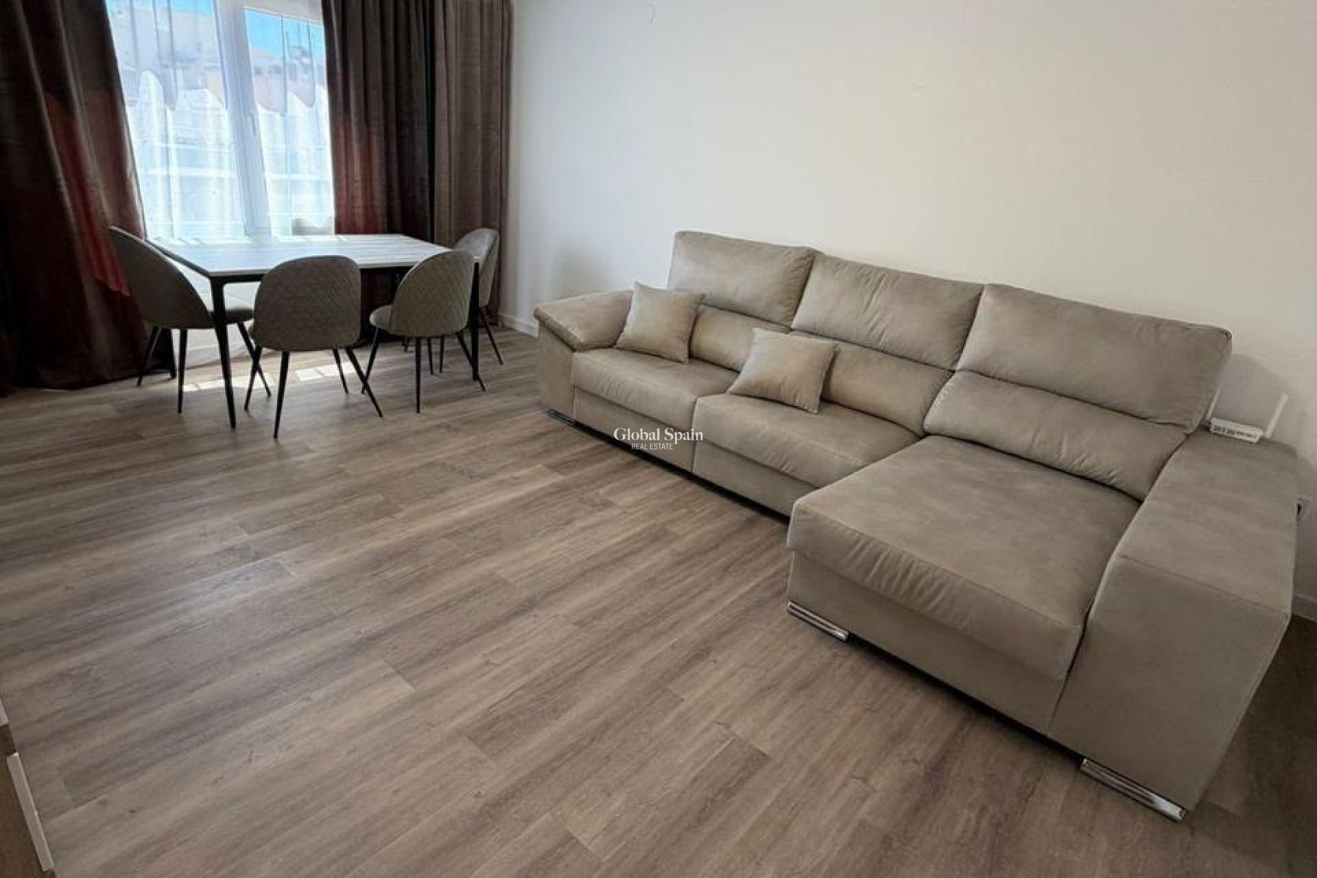 Revente - APPARTEMENT -
TORREVIEJA - Center