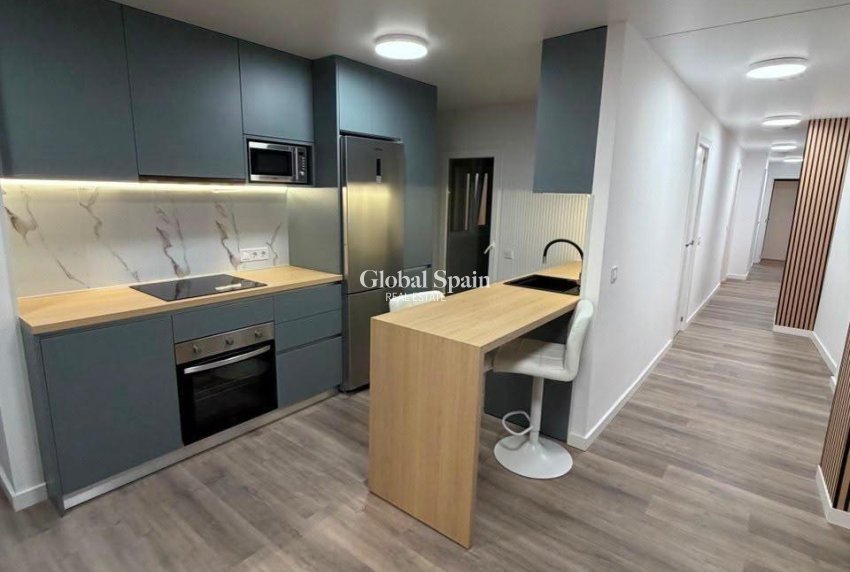 Revente - APPARTEMENT -
TORREVIEJA - Center