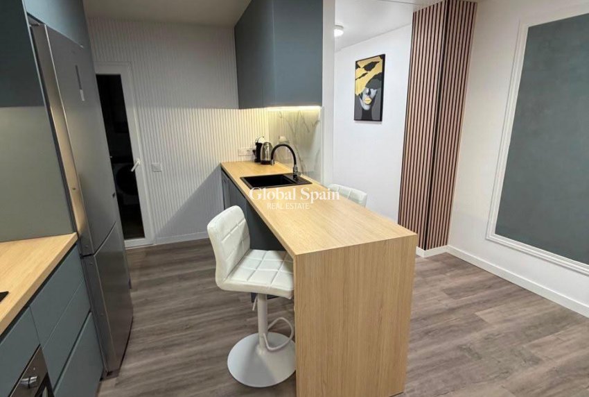 Revente - APPARTEMENT -
TORREVIEJA - Center