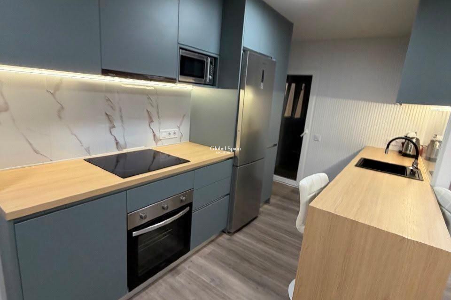 Revente - APPARTEMENT -
TORREVIEJA - Center