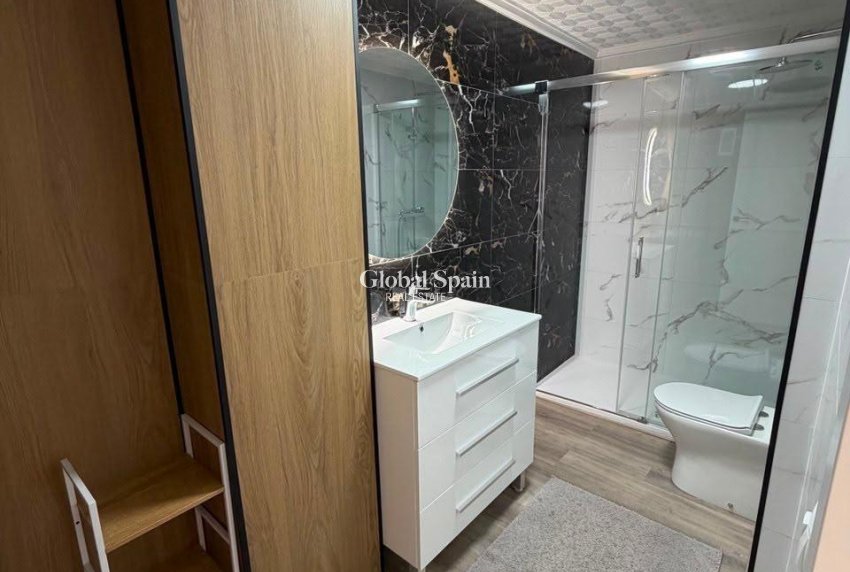 Revente - APPARTEMENT -
TORREVIEJA - Center