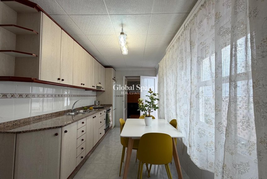 Revente - APPARTEMENT -
TORREVIEJA - Center