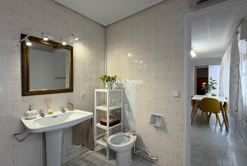 Revente - APPARTEMENT -
TORREVIEJA - Center