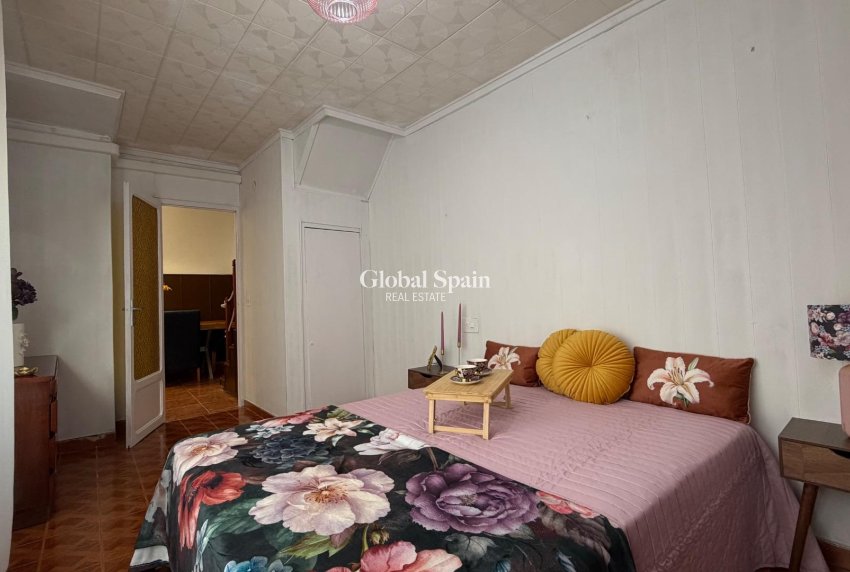 Revente - APPARTEMENT -
TORREVIEJA - Center