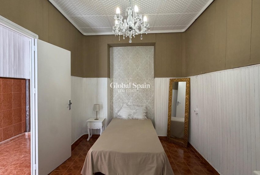 Revente - APPARTEMENT -
TORREVIEJA - Center